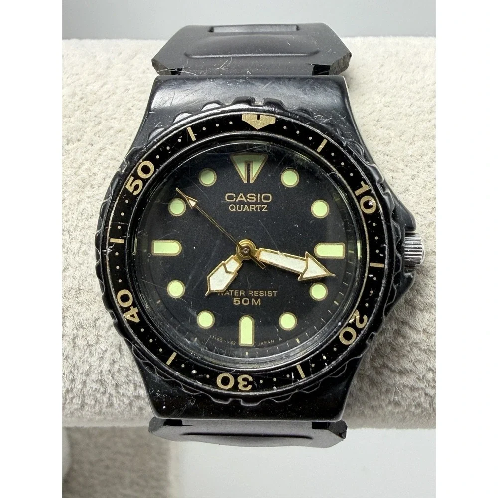 Casio Lx-82 New Battery Ladies Watch 31MM 8